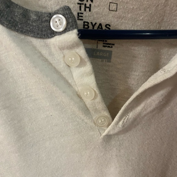 On The Byas 3/4 Sleeve Henley Size Large - Picture 3 of 5